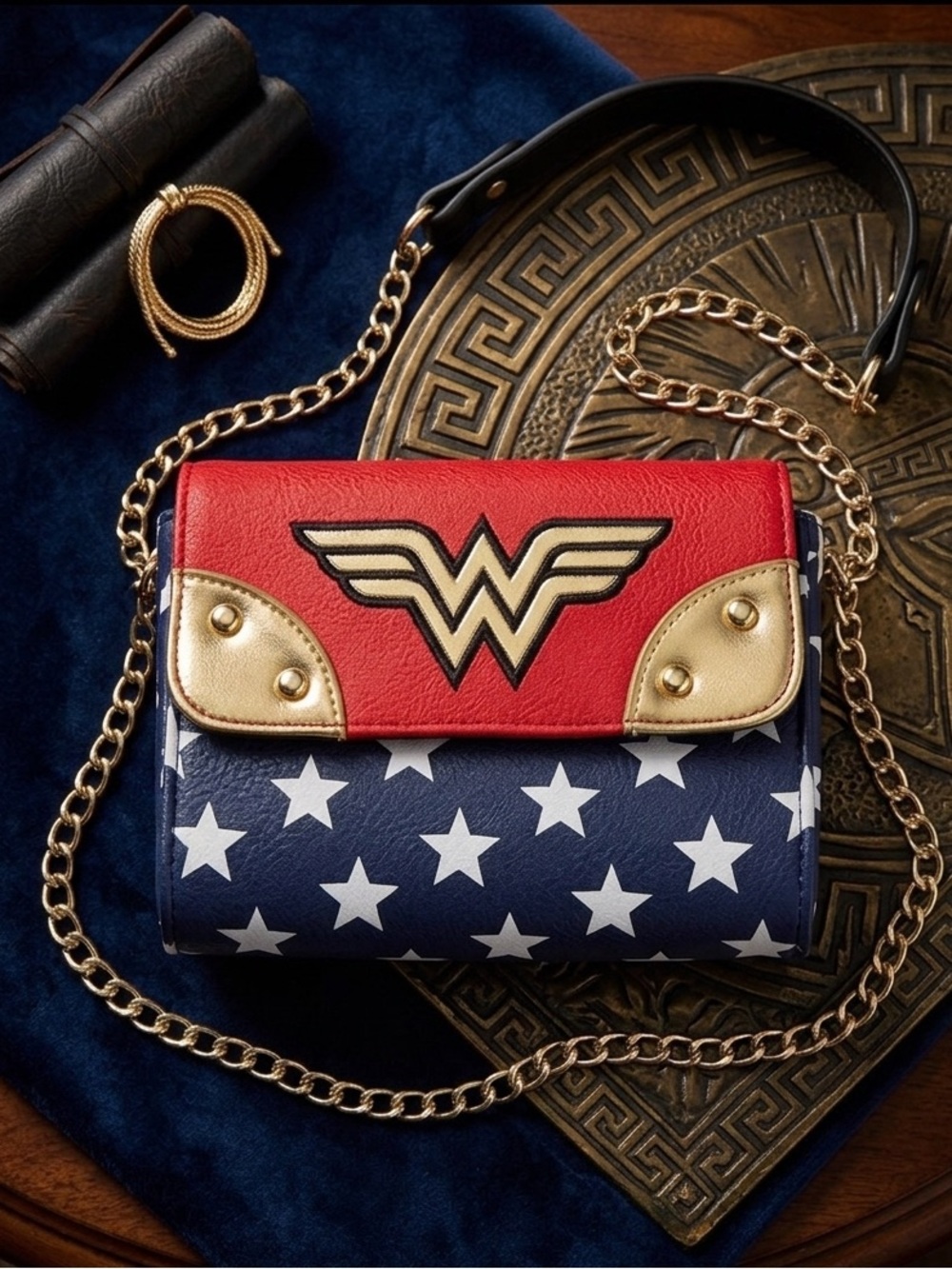 Bioworld DC Comics Wonder Woman Juniors Sidekick crossbody handbag
